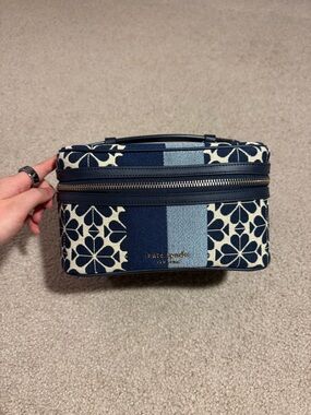 Kate Spade Flower Jacquard Stripe Vanity Kit